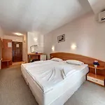 H-l Paloma - In The Center Of The