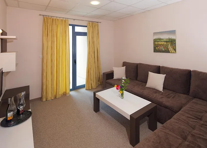 Paloma - In The Center Of The Hotell Slăntjev Brjag